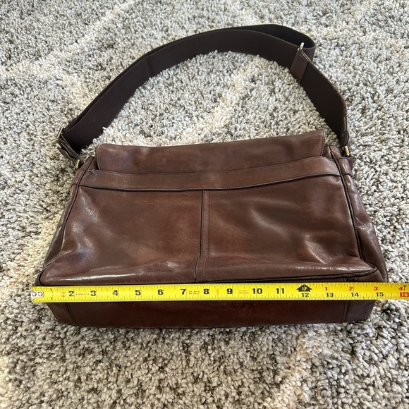 Coach legacy leather brown messenger bag, brass hardware, adjustable strap - Picture 14 of 16